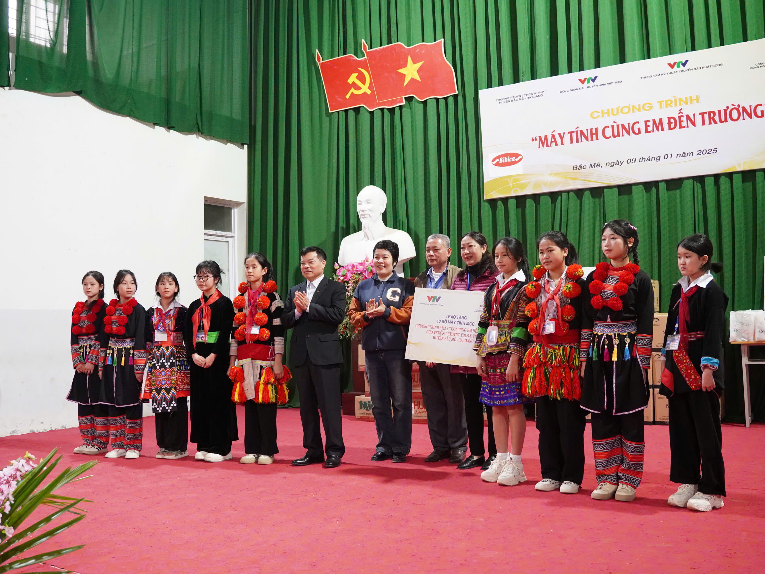 Chương trình “Máy tính cùng em đến trường” đến Hà Giang